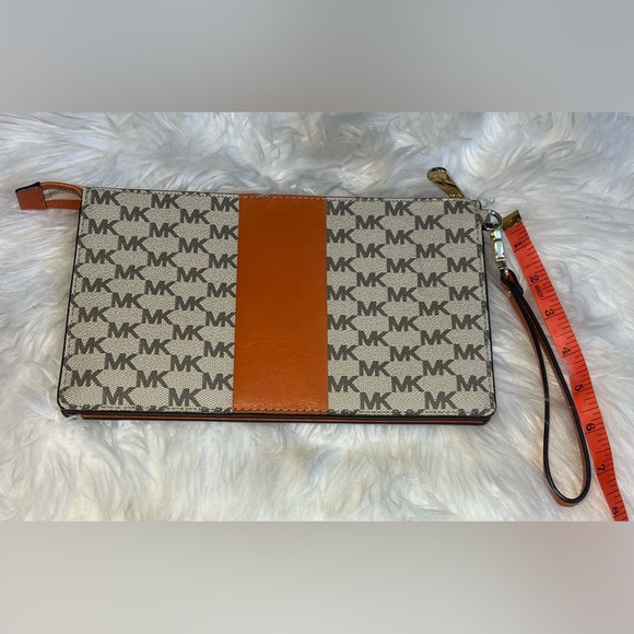 Michael Kors, orange and tan clutch with zipper. In great condition. LIKE NEW!! - Picture 5 of 13